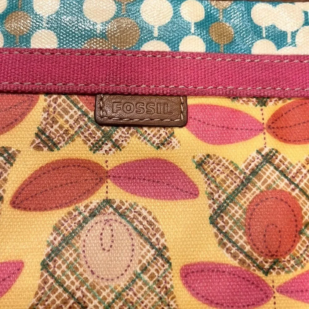 FOSSIL WRISTLET IN LIKE NEW CONDITION